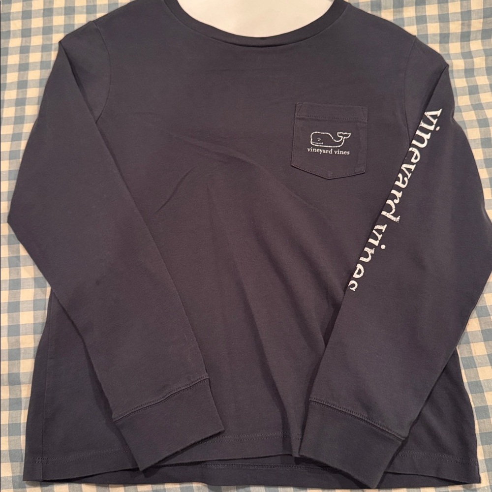 Boys vineyard vines classic long sleeve vintage navy tee with white ink, 7, EUC